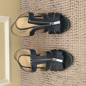 Michael Kors size 6 Navy blue